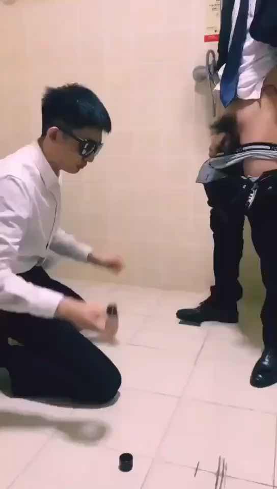 跪舔，颜射，帅