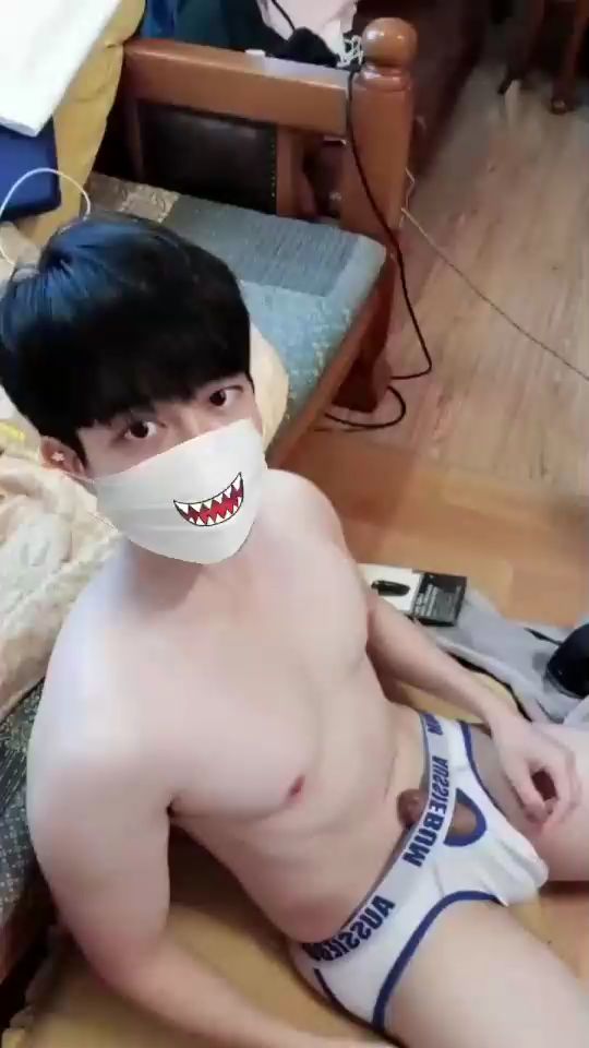 很像萧站的小哥哥